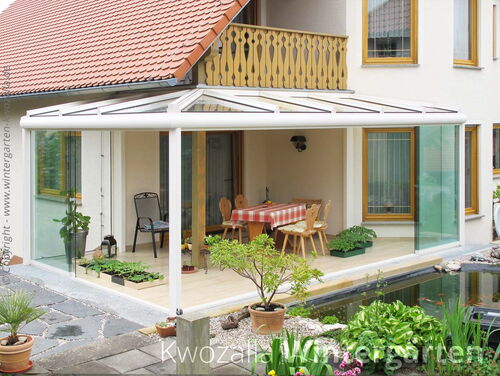 Terrassenüberdachung über Eck aus Aluminium und Glas - KWOZALLA Wintergärten in Sachsen