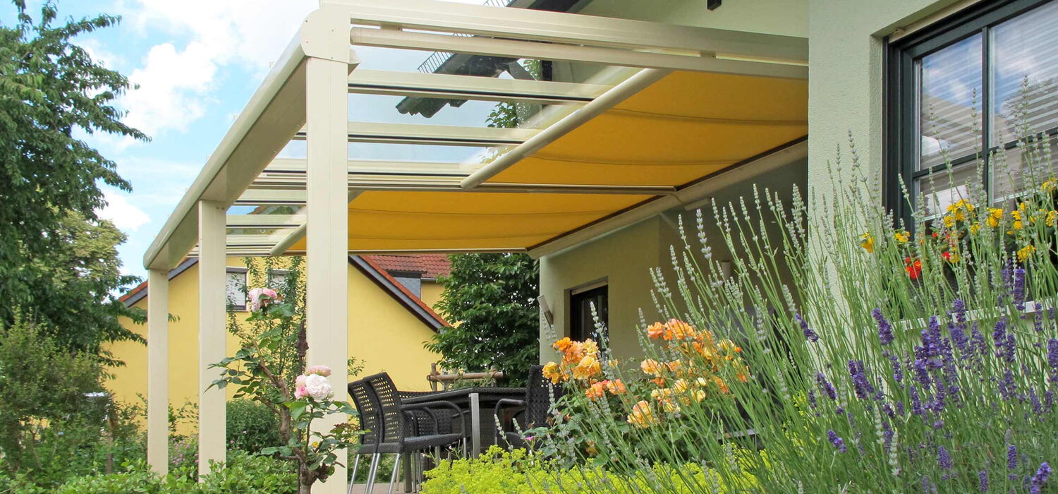 Terrassenüberdachung von Kwozalla mit Sonnenschutz - Made in Germany