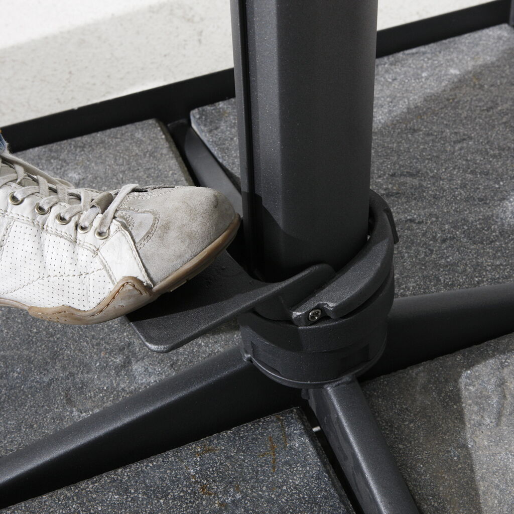 Zubehör Sonnenschirme: Schirmständer - Verstellung mit dem Fuss