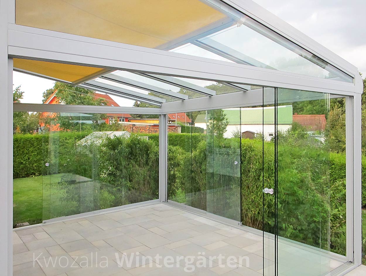 https://www.wintergarten-kwozalla.de/files/produkte/sonnenschutz/terrassenueberdachungen/sonnenschutz-terrassendach-05.jpg